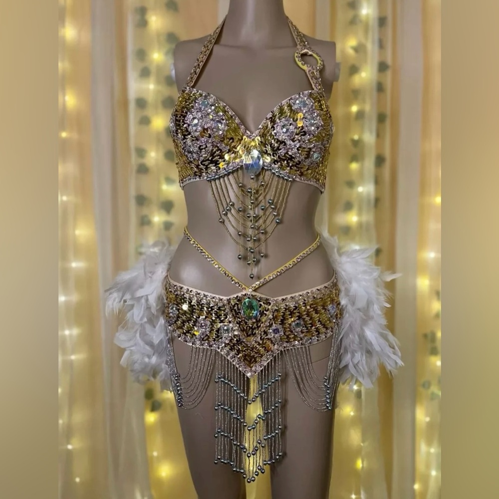 White & Gold Showgirl
Burlesque Costume